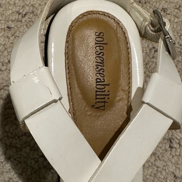 White Sandals size 6.5 - Picture 3 of 5